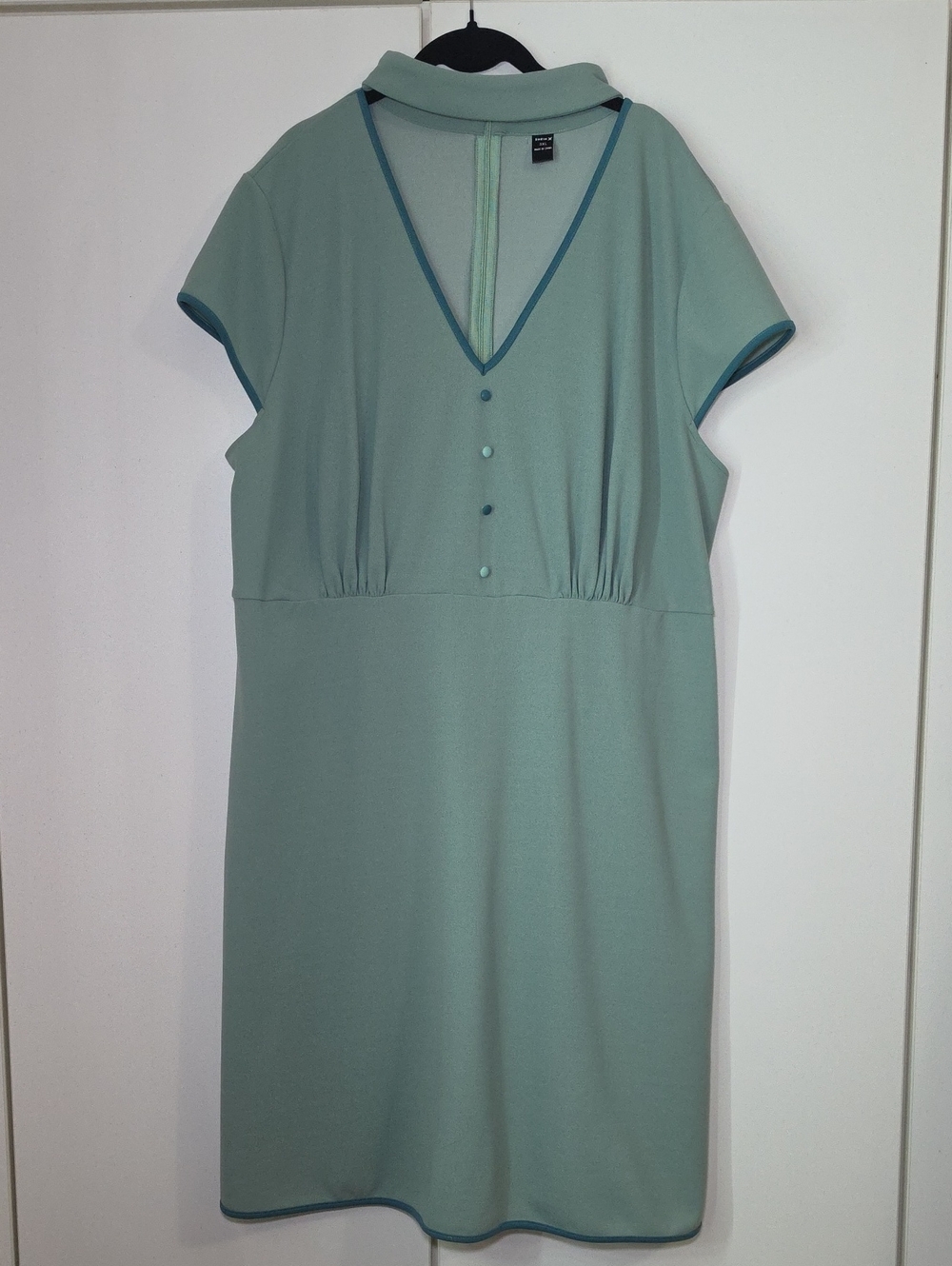 SHEIN Mint Green V-Neck Short Sleeve Midi Dress with Dark Trim